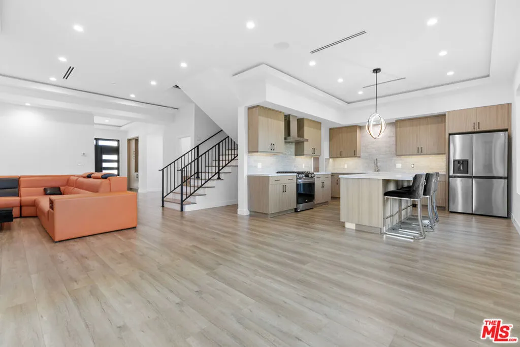 5152 Etiwanda Avenue, Tarzana, California 91356 home-pic-17